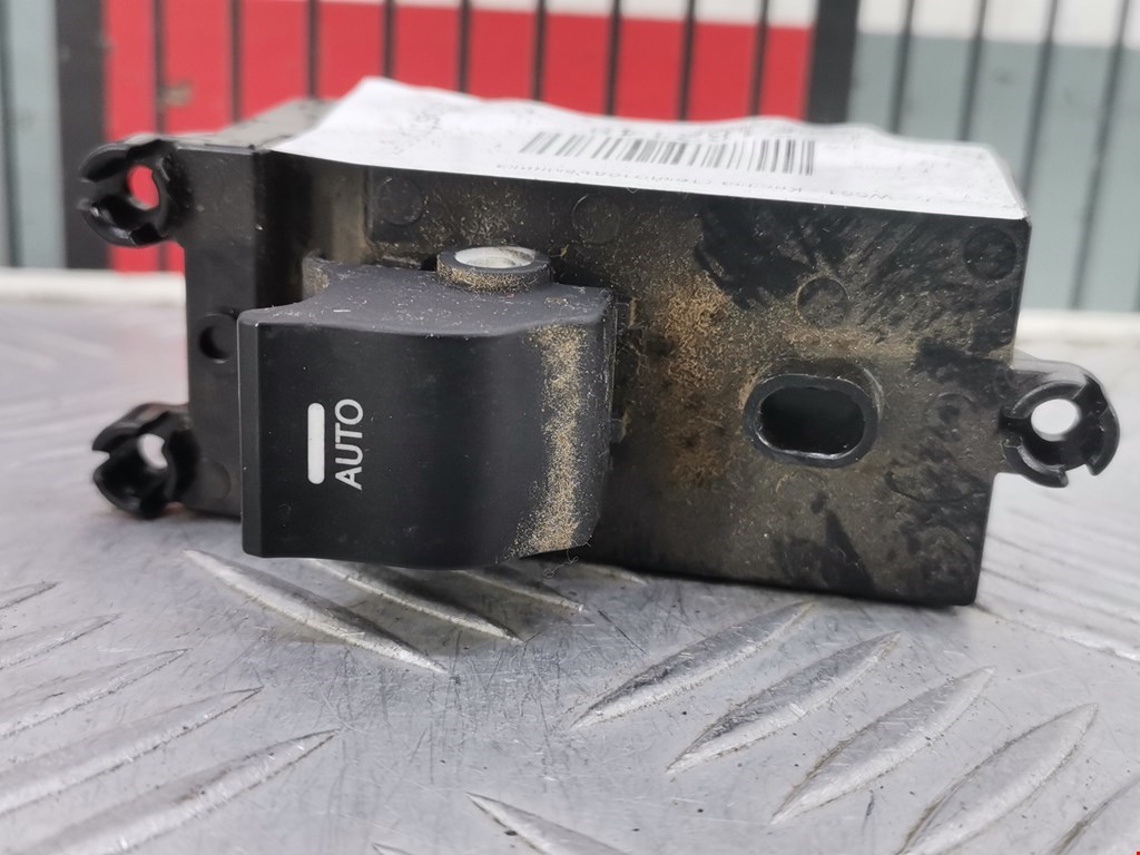 Кнопка стеклоподъемника HYUNDAI i40 2011-2019