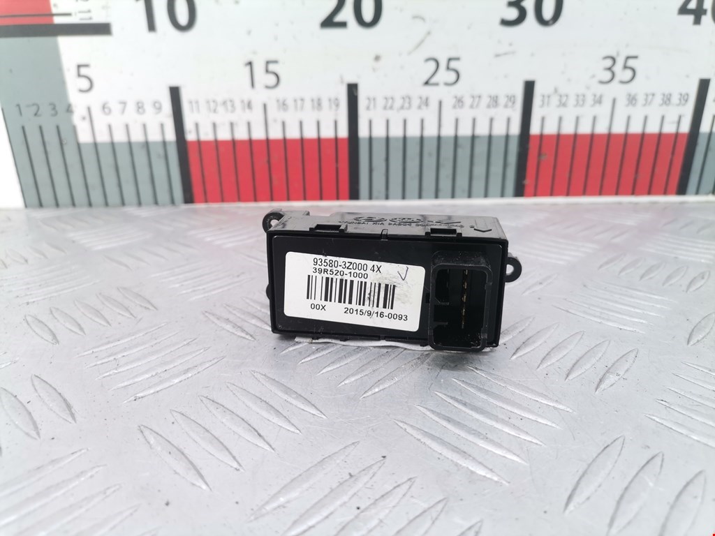 Кнопка стеклоподъемника HYUNDAI i40 2011-2019