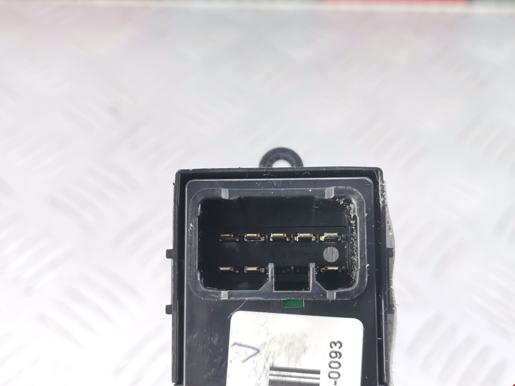 Кнопка стеклоподъемника HYUNDAI i40 2011-2019