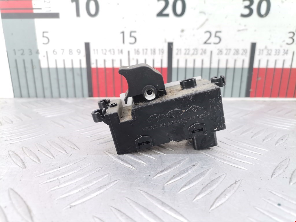 Кнопка стеклоподъемника HYUNDAI i40 2011-2019