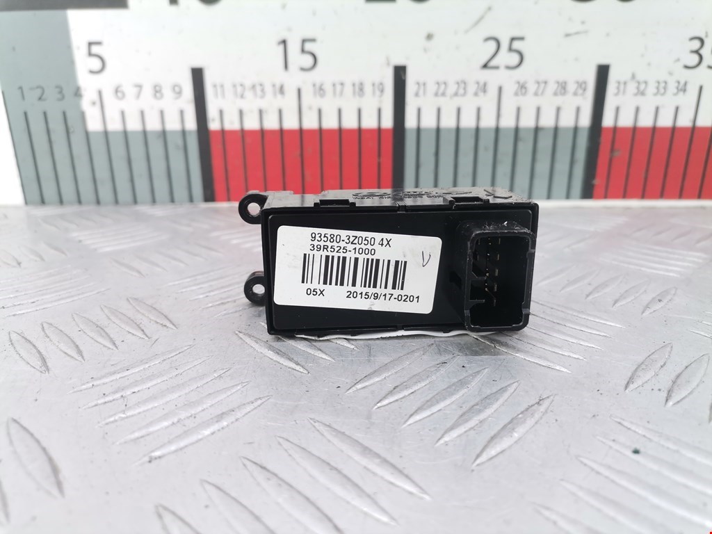 Кнопка стеклоподъемника HYUNDAI i40 2011-2019