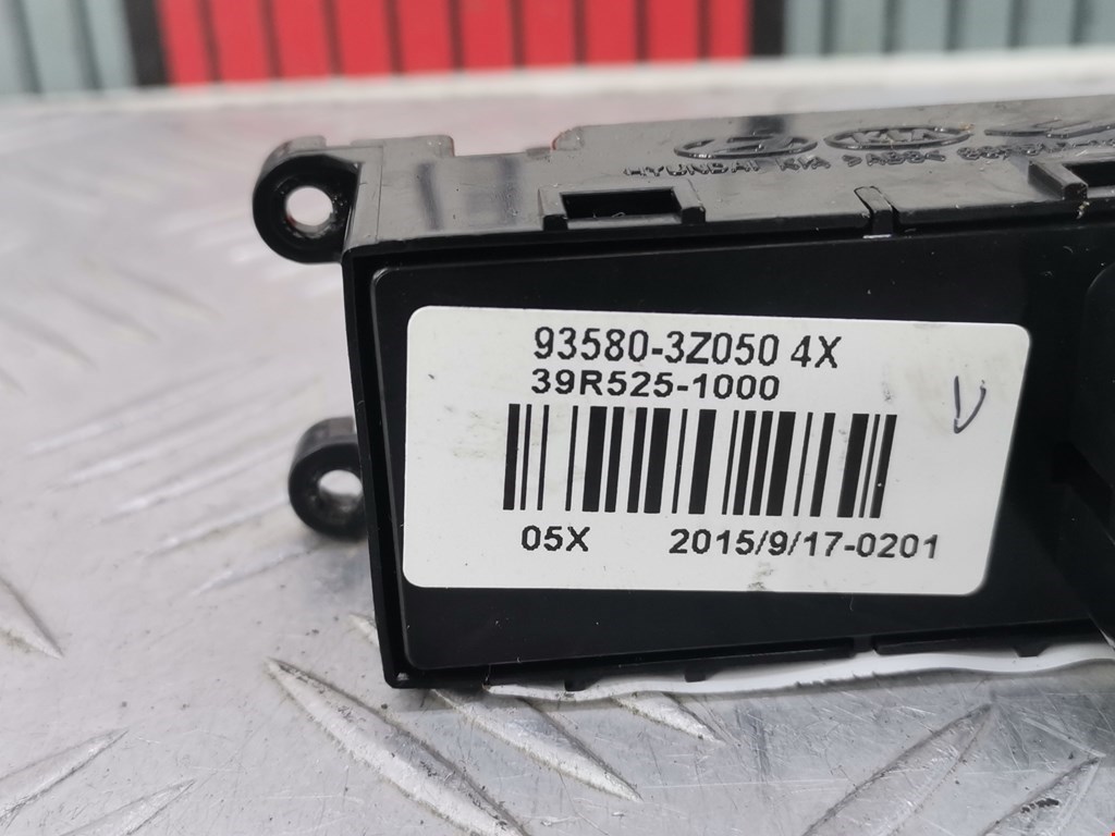 Кнопка стеклоподъемника HYUNDAI i40 2011-2019