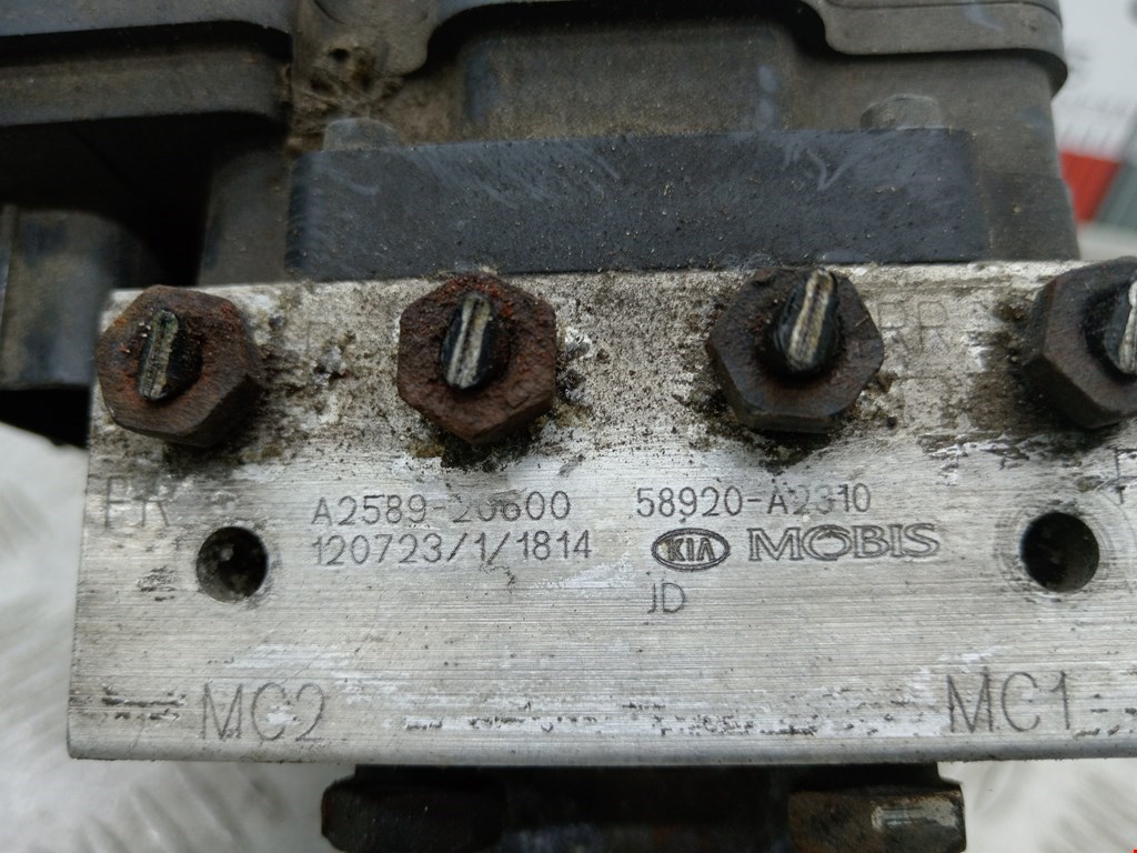 Блок ABS (насос) KIA Cee'd II 2012-2018