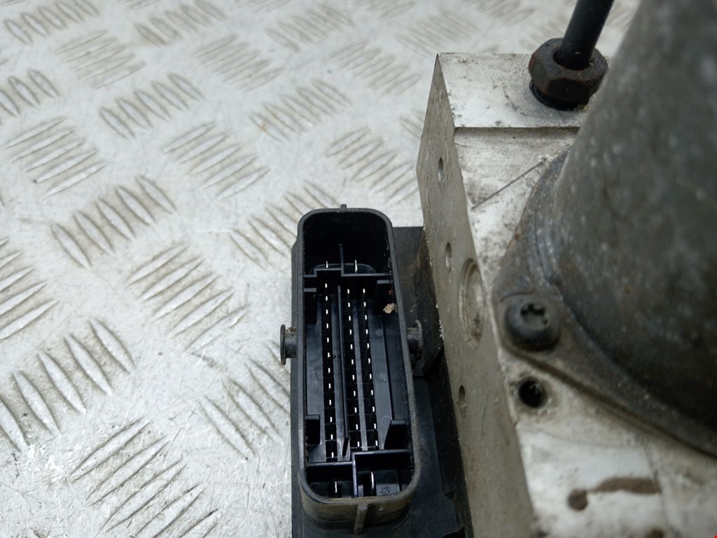 Блок ABS (насос) KIA Cee'd II 2012-2018