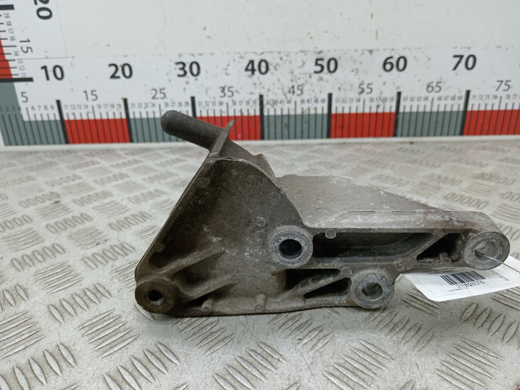 Кронштейн (крепление лапа траверса) кпп Opel Astra J (2009-2018)