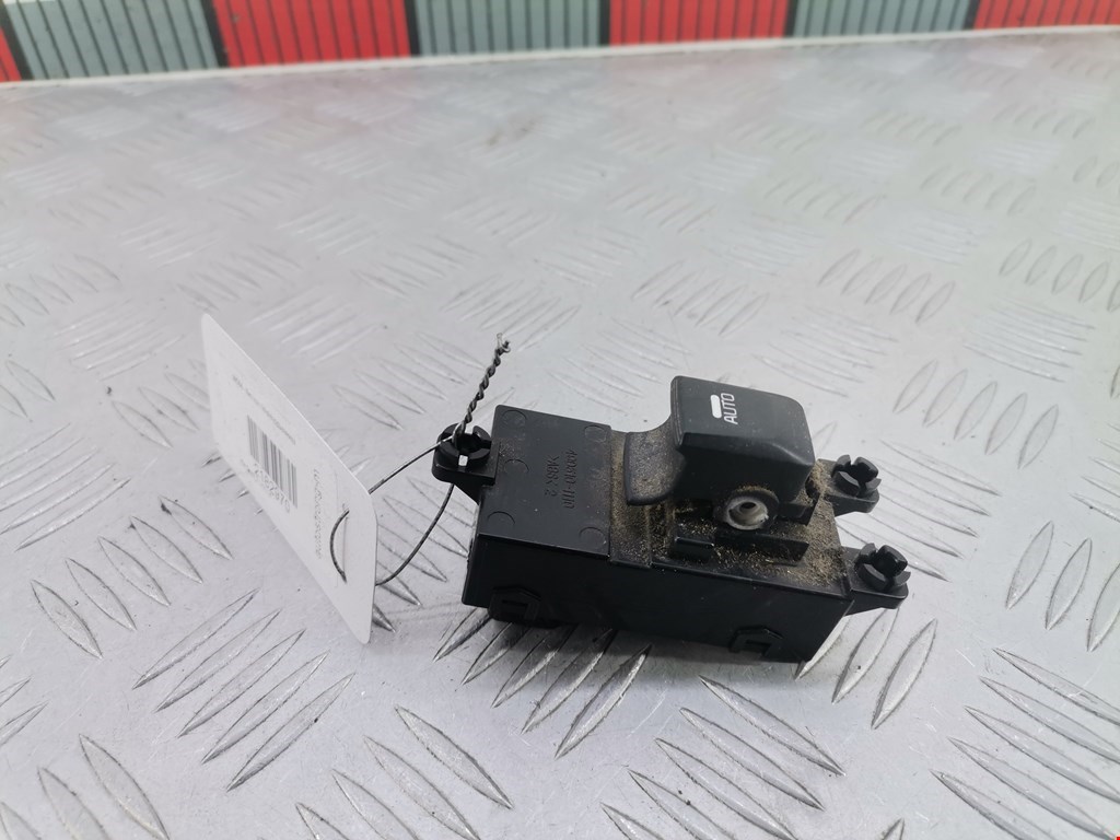 Кнопка стеклоподъемника KIA Cee'd II 2012-2018