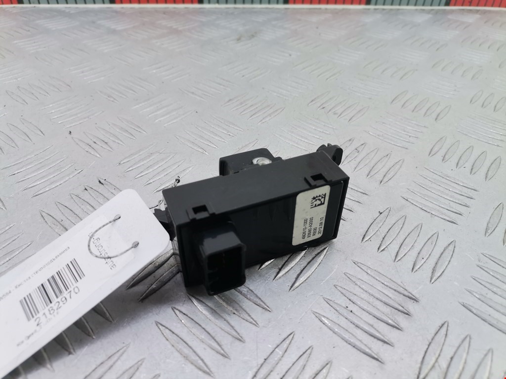 Кнопка стеклоподъемника KIA Cee'd II 2012-2018