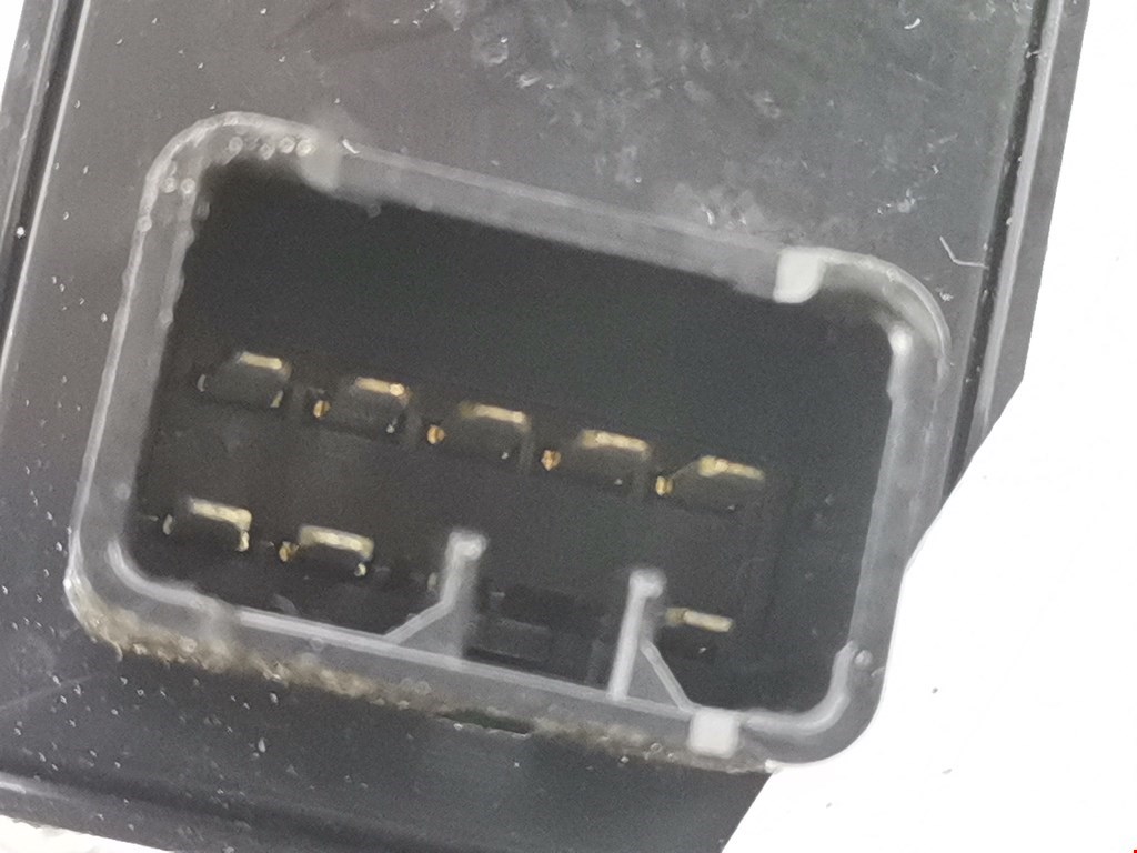 Кнопка стеклоподъемника KIA Cee'd II 2012-2018