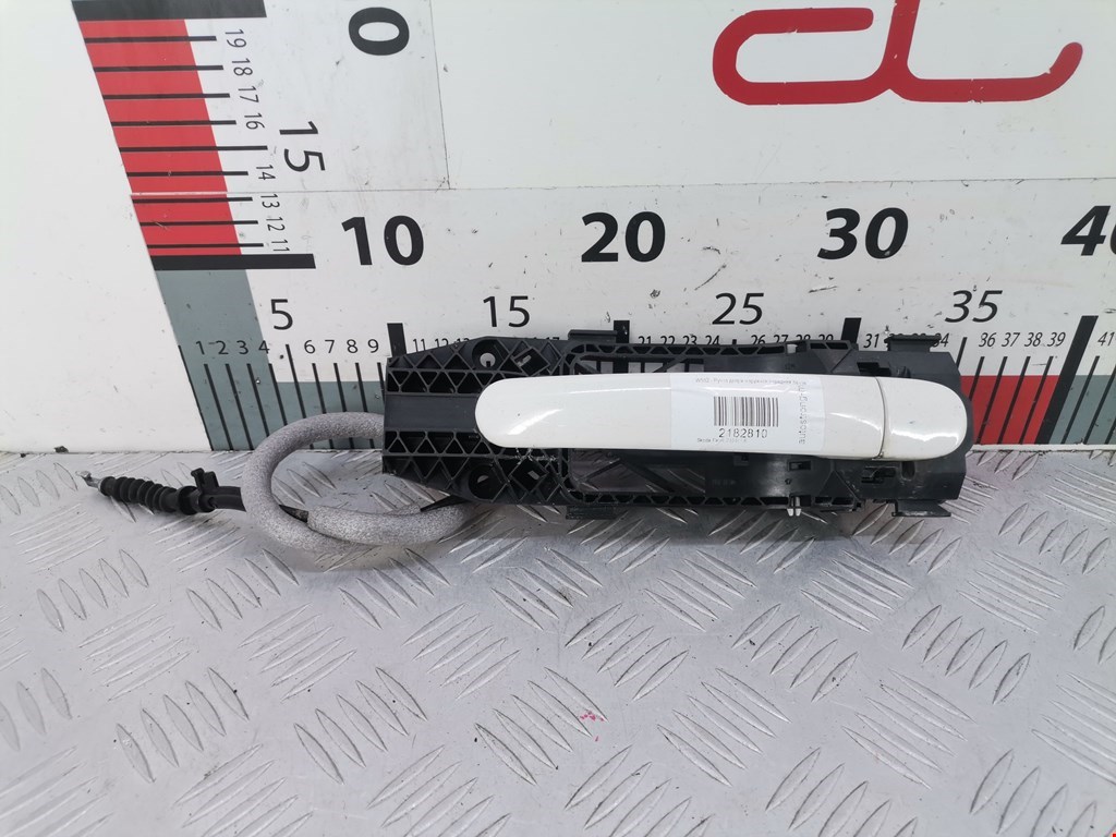 Ручка двери передней наружная левая SKODA Fabia MK2 5J 2007-2014