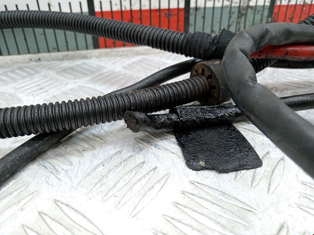 Клемма аккумулятора (плюс) + MERCEDES-BENZ M-Class W163 ML 1997-2005