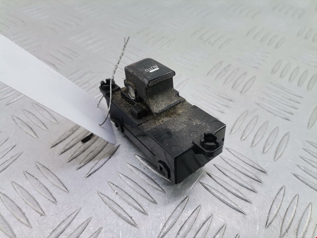 Кнопка стеклоподъемника KIA Cee'd II 2012-2018