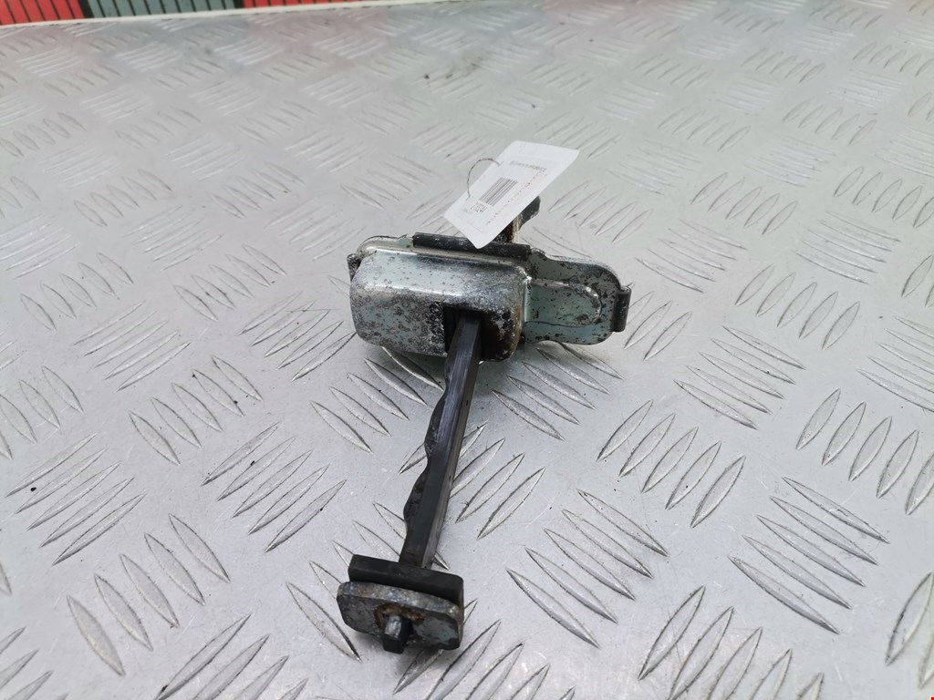 Ограничитель открывания двери KIA Cee'd II 2012-2018