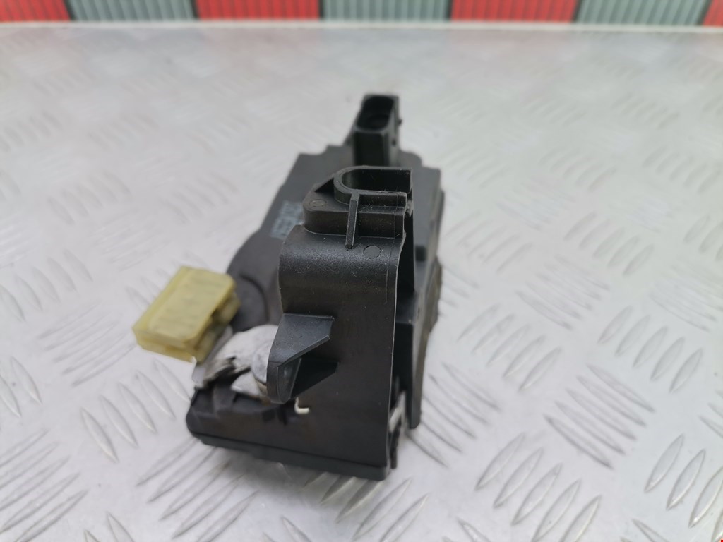 Замок двери передней правой OPEL Astra H/Family 2004-2015