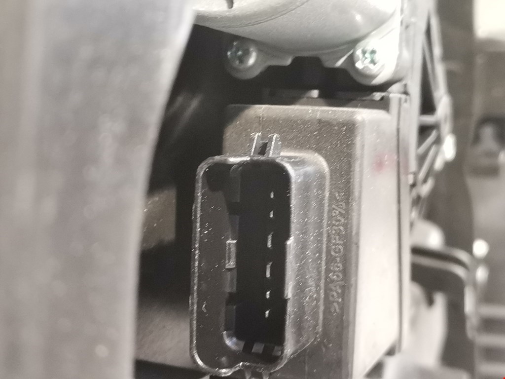 Стеклоподъемник задний правый KIA Cee'd II 2012-2018