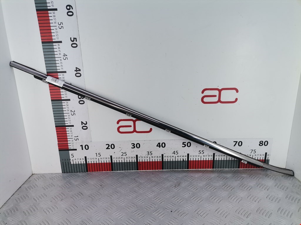 Накладка декоративная (молдинг) стекла двери передней правой Kia Ceed 2 (JD) (2012-2018)