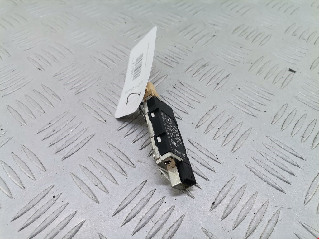 Усилитель антенны AUDI A3 8P 2003-2013