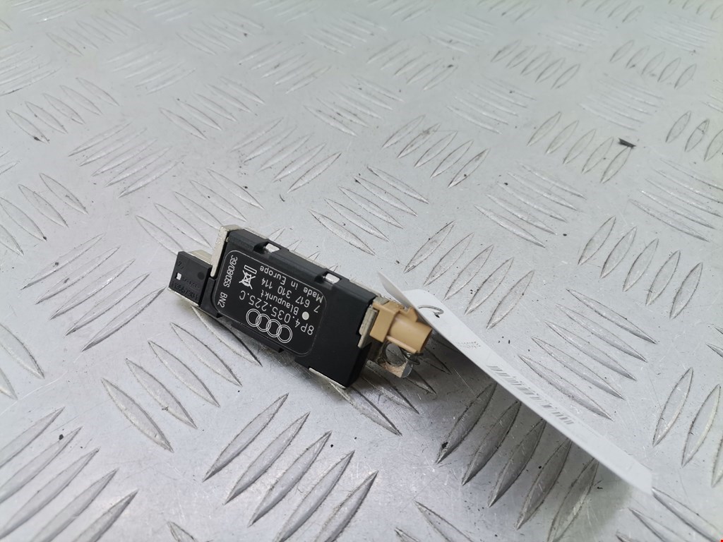 Усилитель антенны AUDI A3 8P 2003-2013