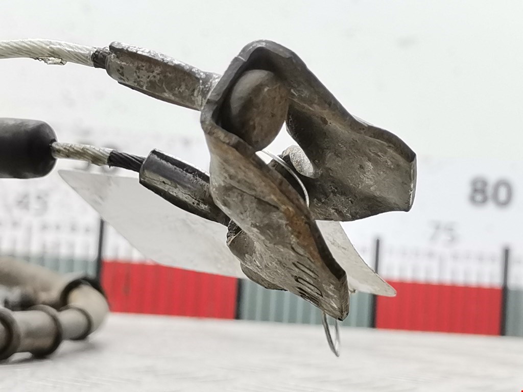 Трос стояночного тормоза левый/правый OPEL Astra J 2009-2017