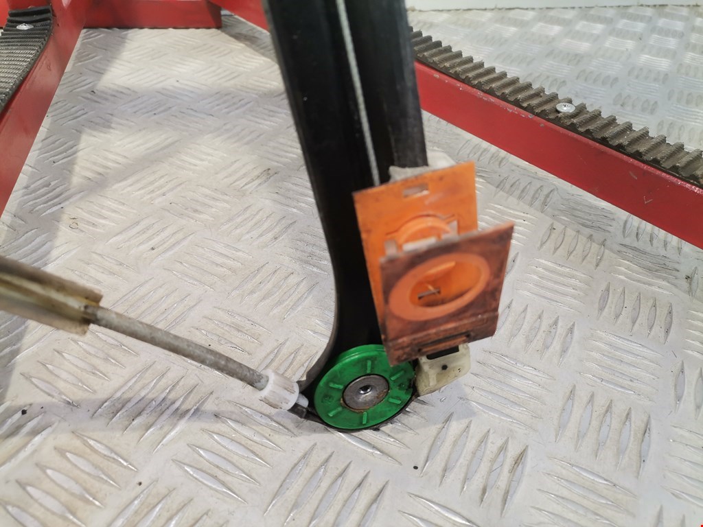 Стеклоподъемник передний правый AUDI A3 8P 2003-2013