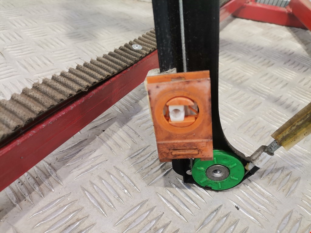 Стеклоподъемник передний правый AUDI A3 8P 2003-2013