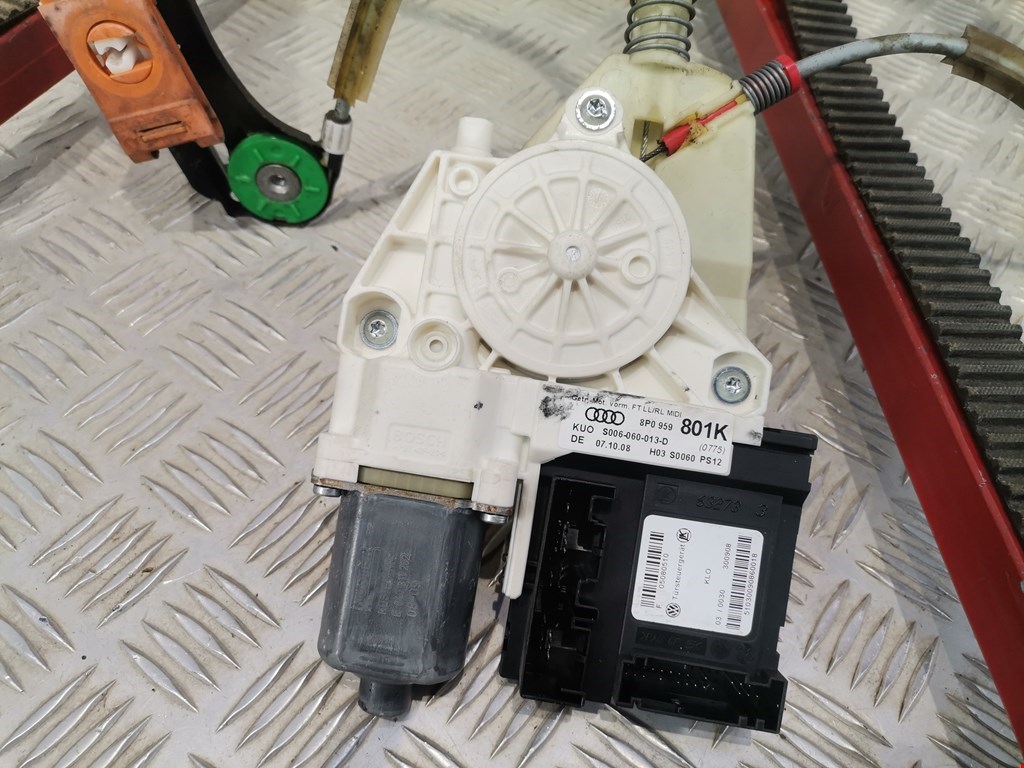 Стеклоподъемник передний правый AUDI A3 8P 2003-2013