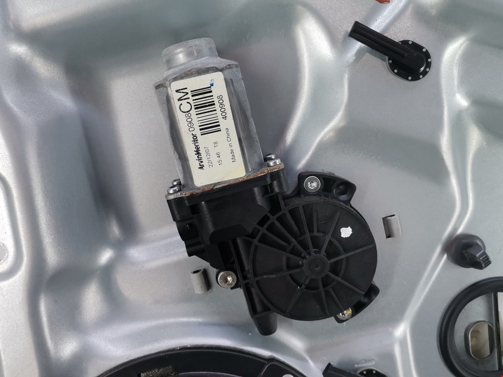 Стеклоподъемник задний правый HYUNDAI Santa Fe CM 2005-2012