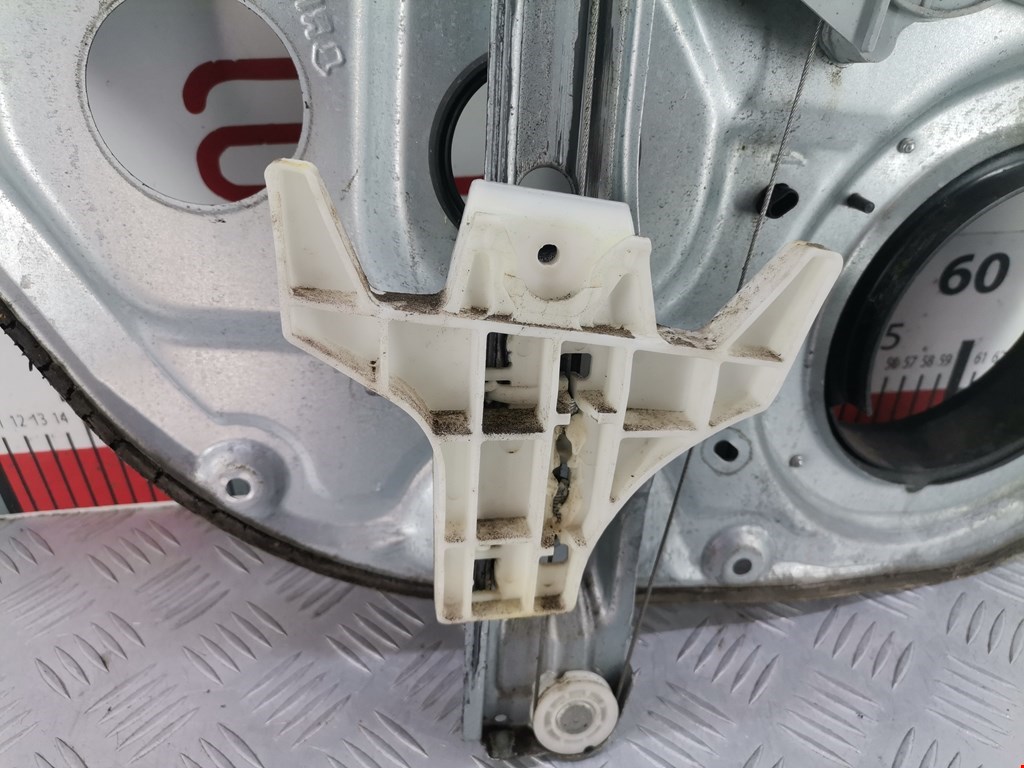 Стеклоподъемник задний правый HYUNDAI Santa Fe CM 2005-2012