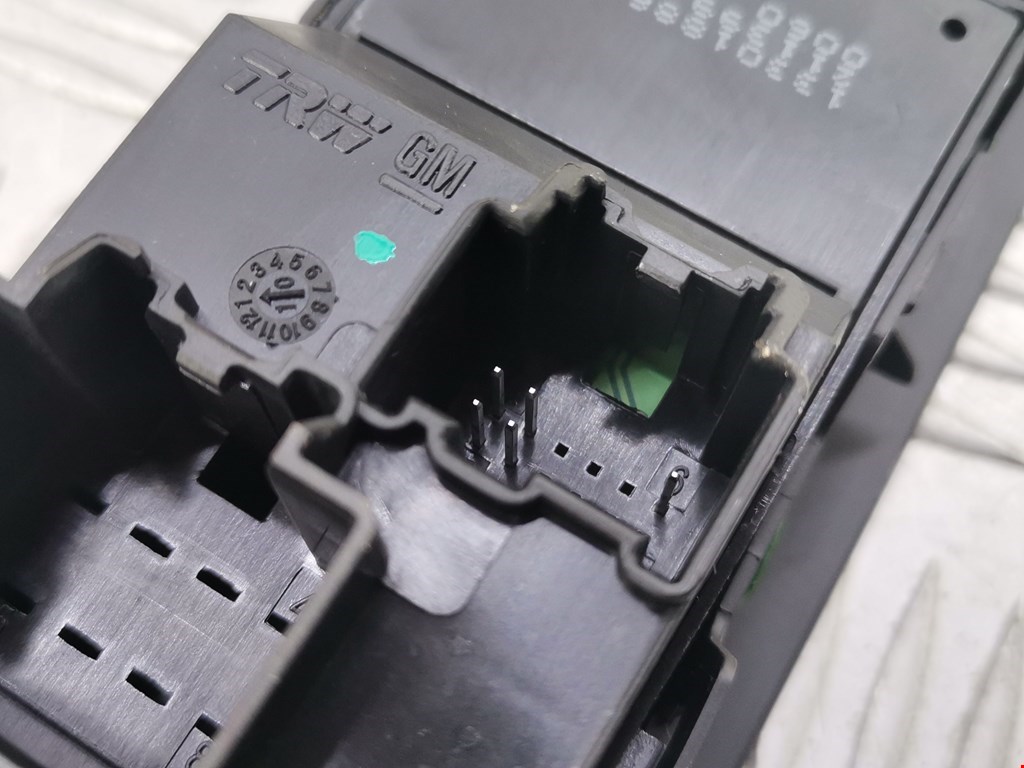 Кнопка стеклоподъемника OPEL Astra J 2009-2017