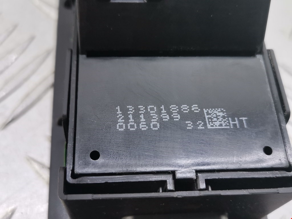 Кнопка стеклоподъемника OPEL Astra J 2009-2017