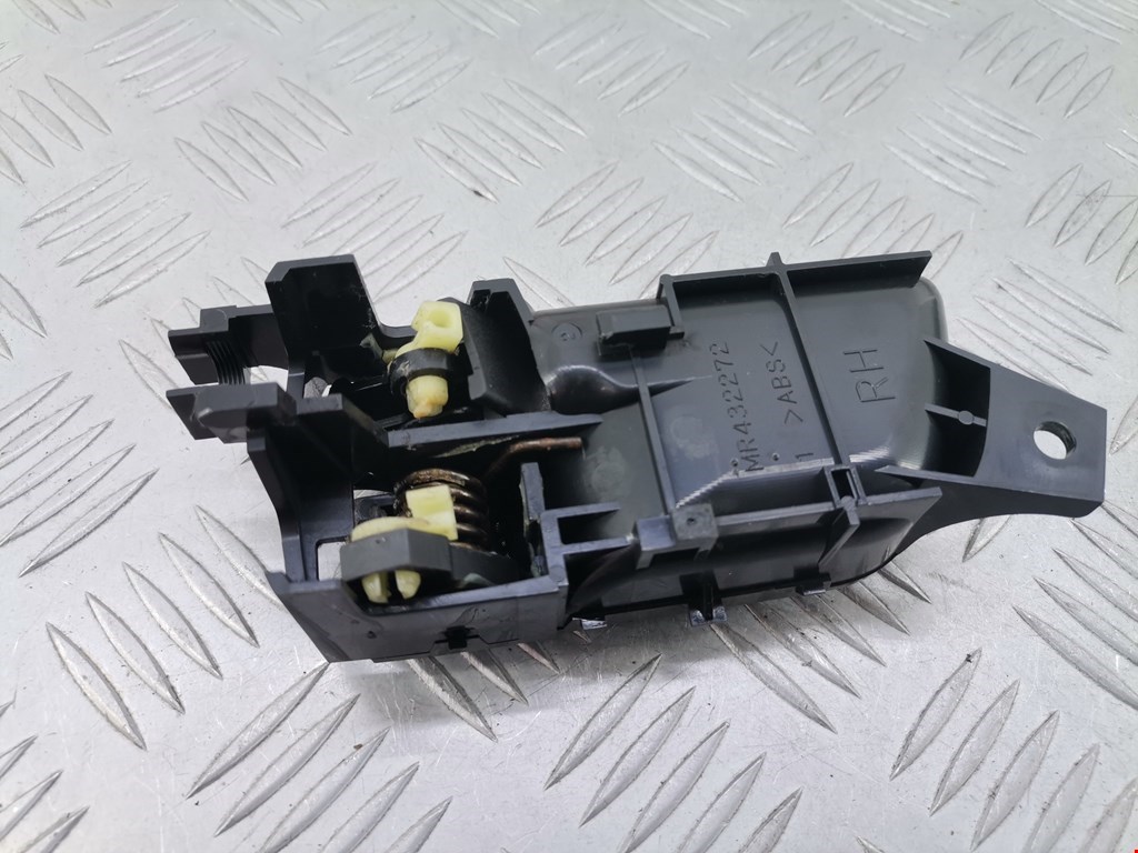 Ручка дверная передняя внутренняя правая MITSUBISHI Pajero III 2000-2006