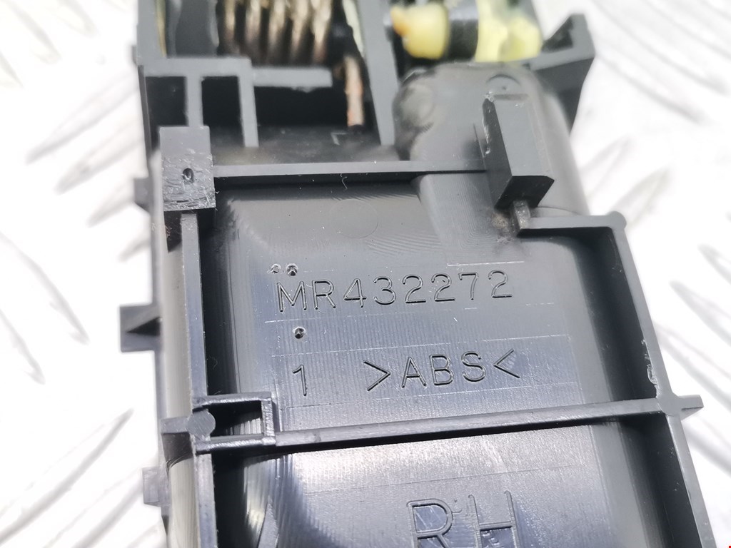 Ручка дверная передняя внутренняя правая MITSUBISHI Pajero III 2000-2006