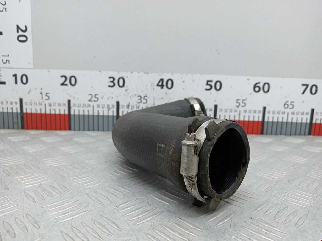 Патрубок интеркулера AUDI A4 B8 2007-2015