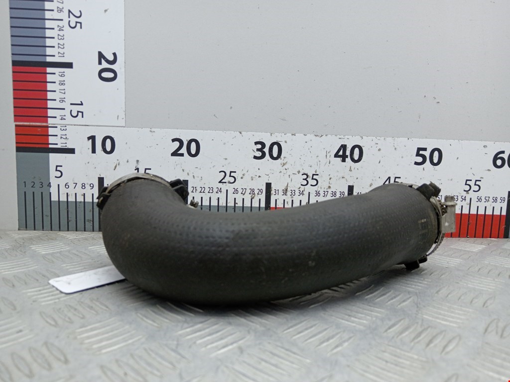 Патрубок интеркулера AUDI A4 B8 2007-2015