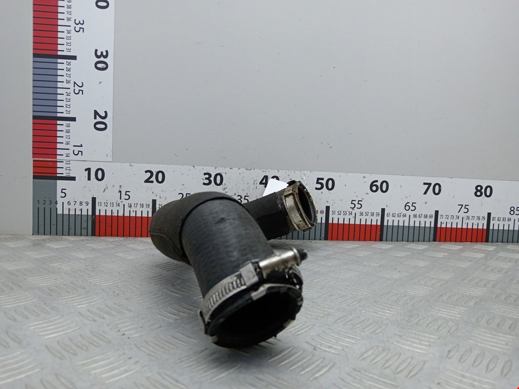 Патрубок интеркулера AUDI A4 B8 2007-2015