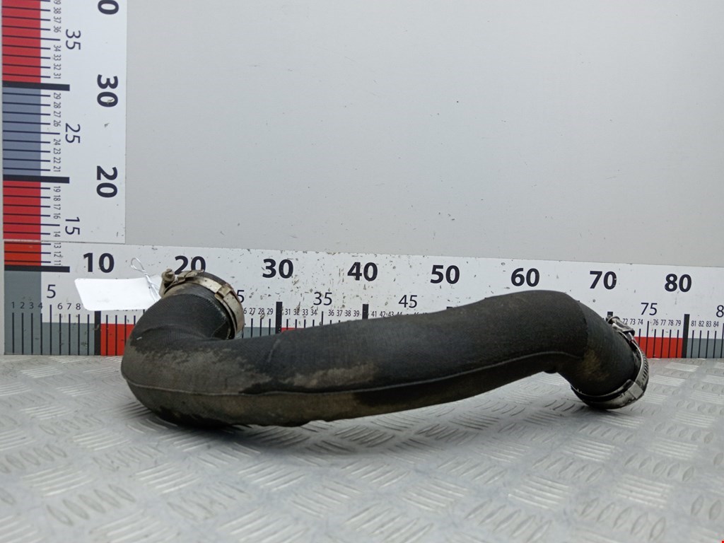 Патрубок интеркулера AUDI A4 B8 2007-2015