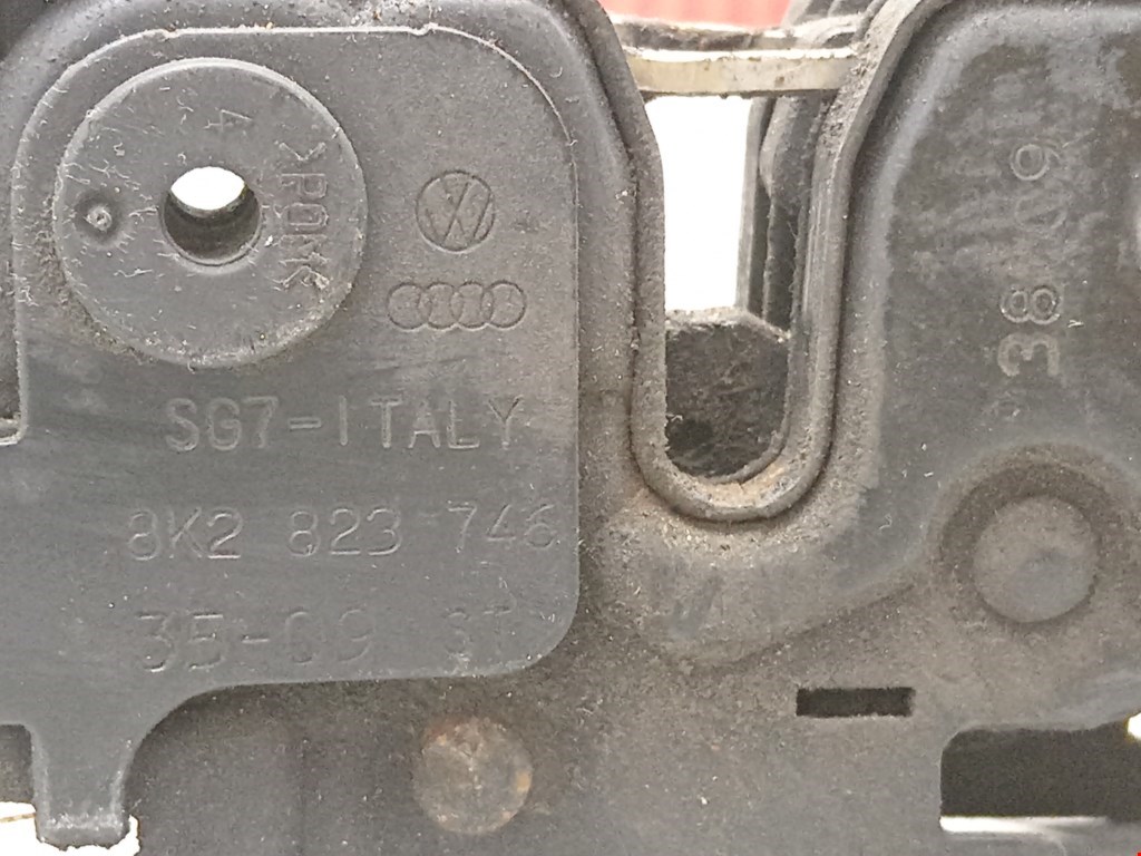Замок капота AUDI A4 B8 2007-2015