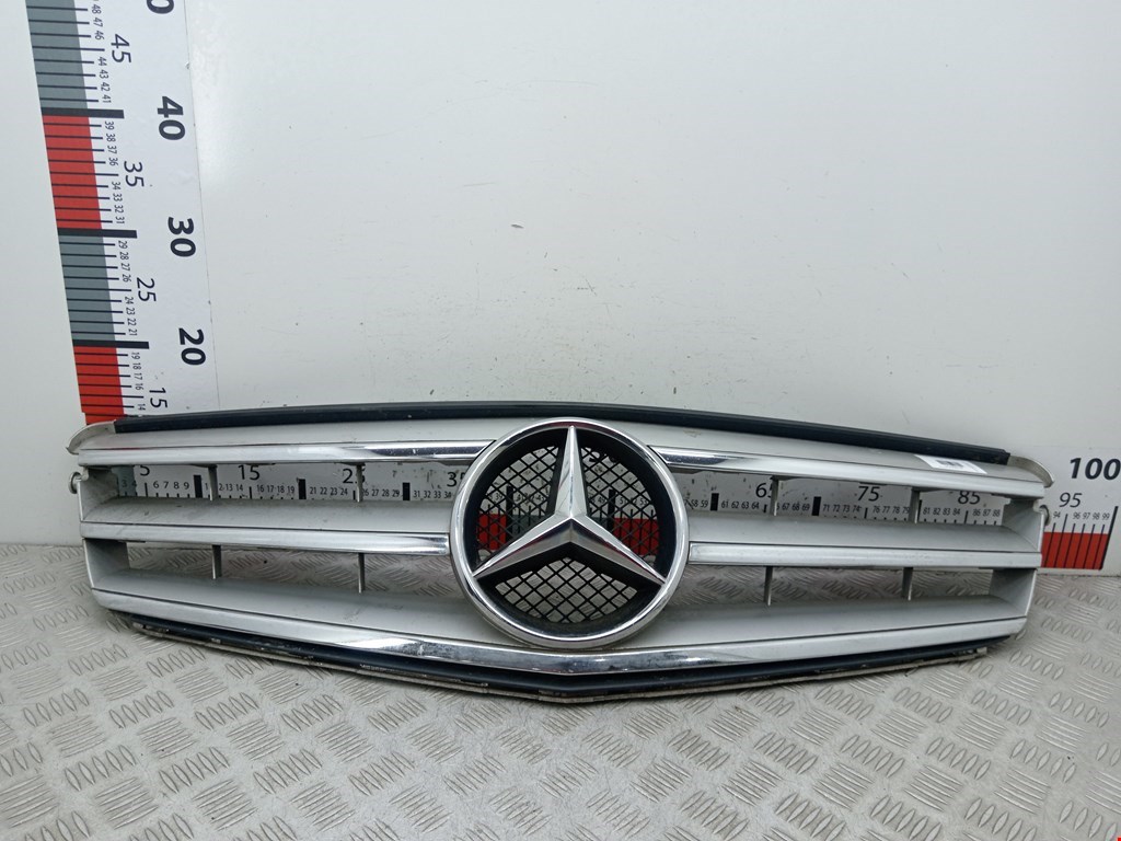 Решетка радиатора MERCEDES-BENZ C-Class C-klasse W204 2007-2015