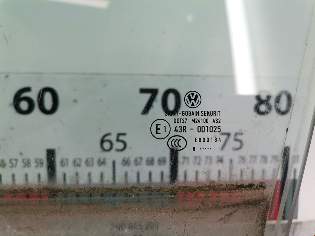 Стекло двери переднее левое VOLKSWAGEN Tiguan 2007-2016