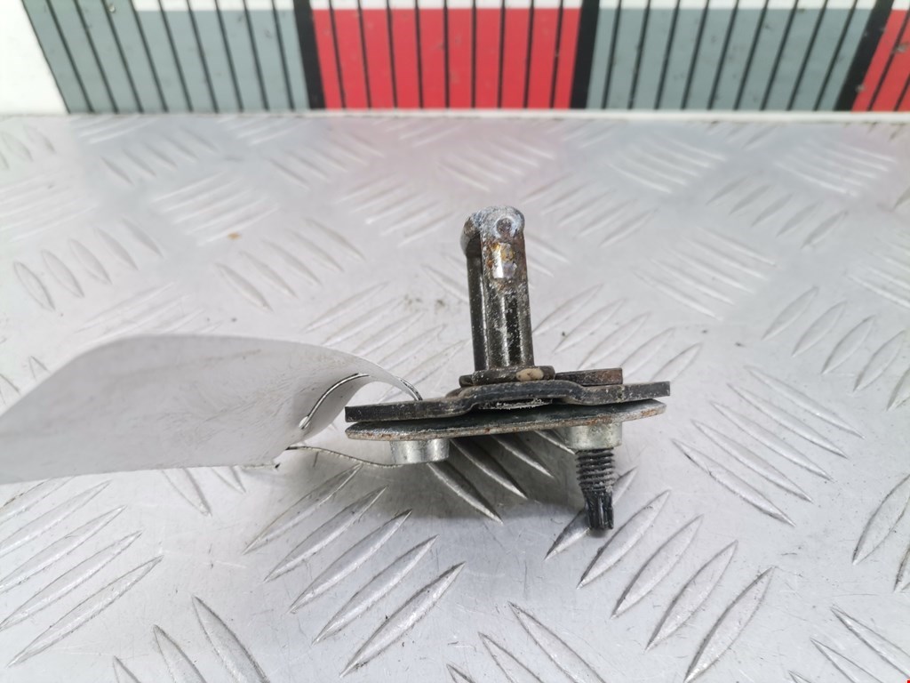 Скоба замка багажной двери (ответная часть) BMW X3 (E83) (2003-2010)