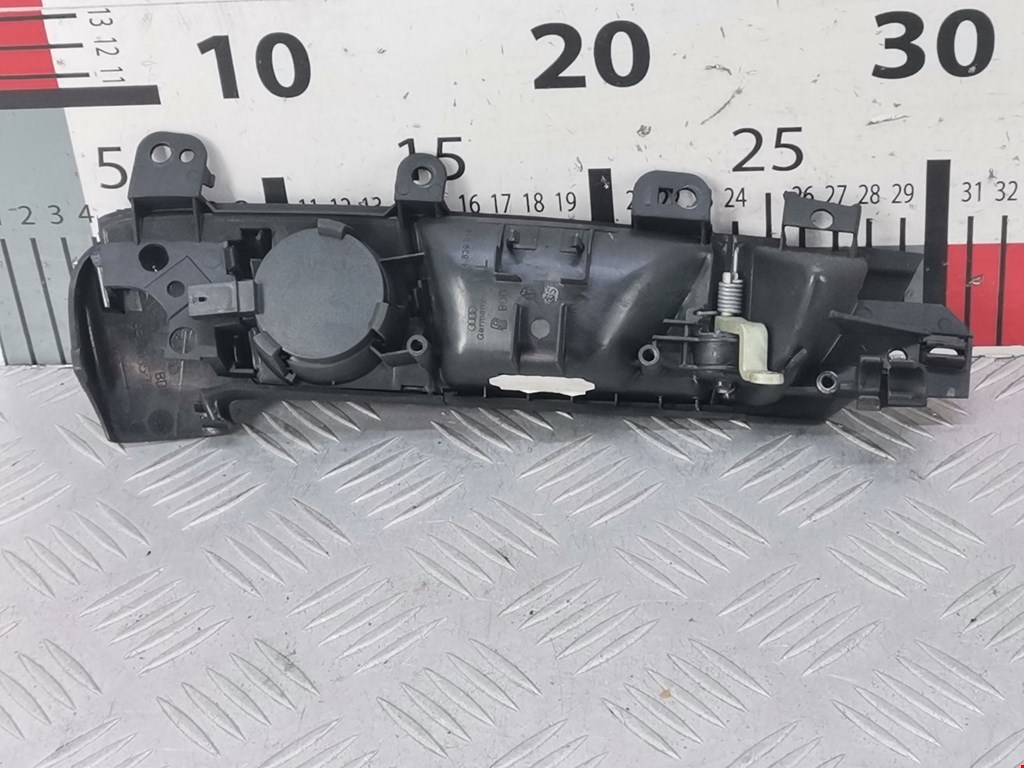 Ручка дверная задняя внутренняя левая AUDI A3 8P 2003-2013