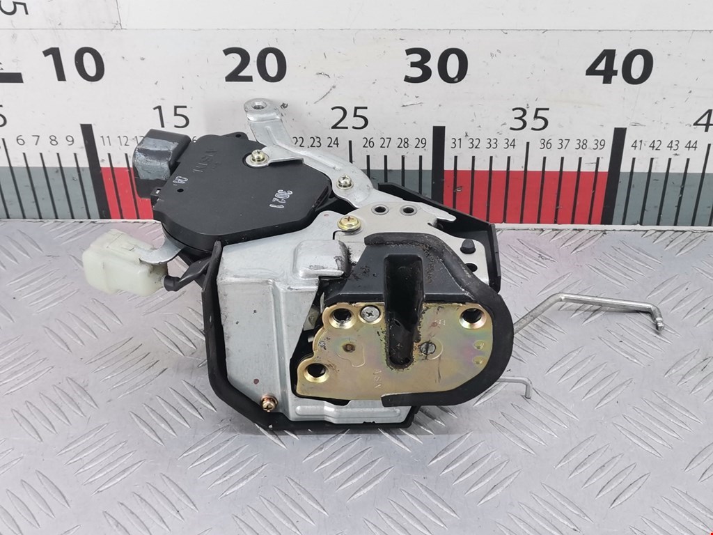 Замок крышки багажника Toyota Rav4 2 (2000-2005)