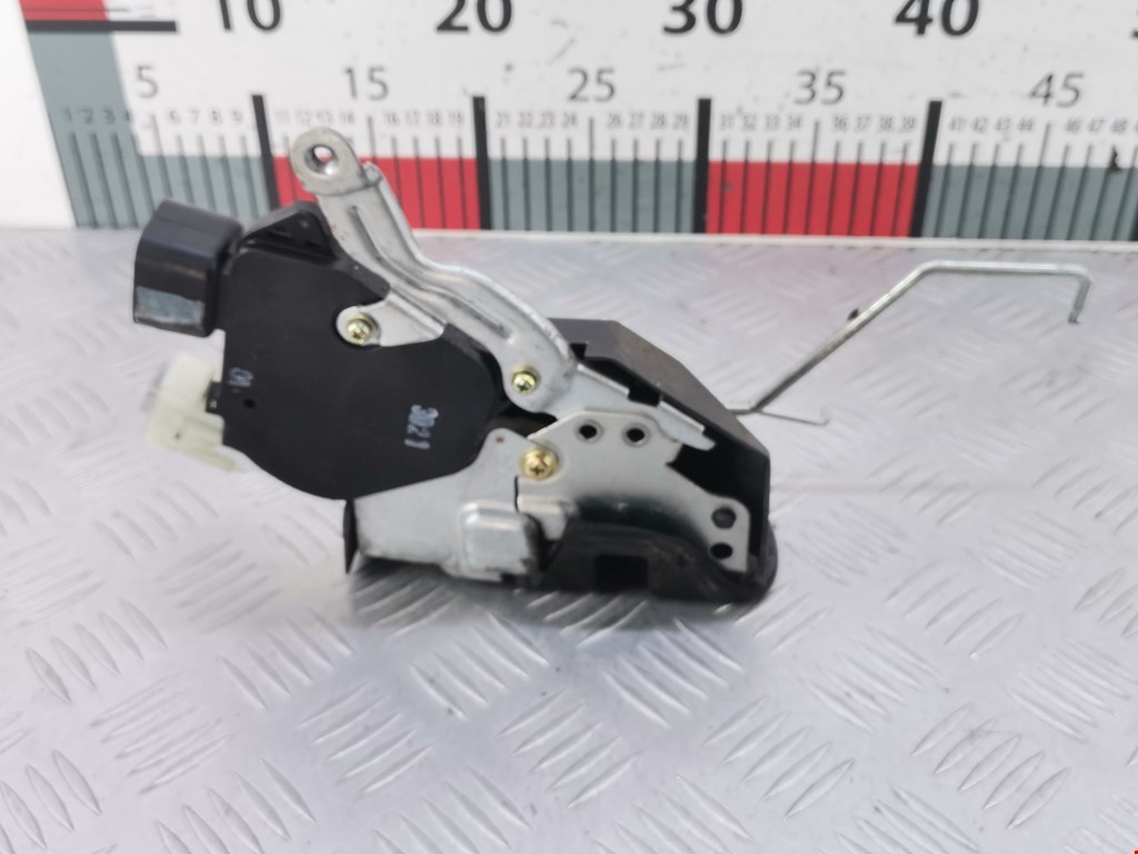 Замок багажника (крышки двери) TOYOTA RAV 4 XA20 2000-2005