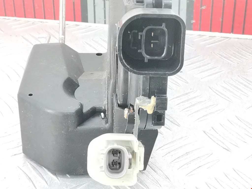 Замок багажника (крышки двери) TOYOTA RAV 4 XA20 2000-2005