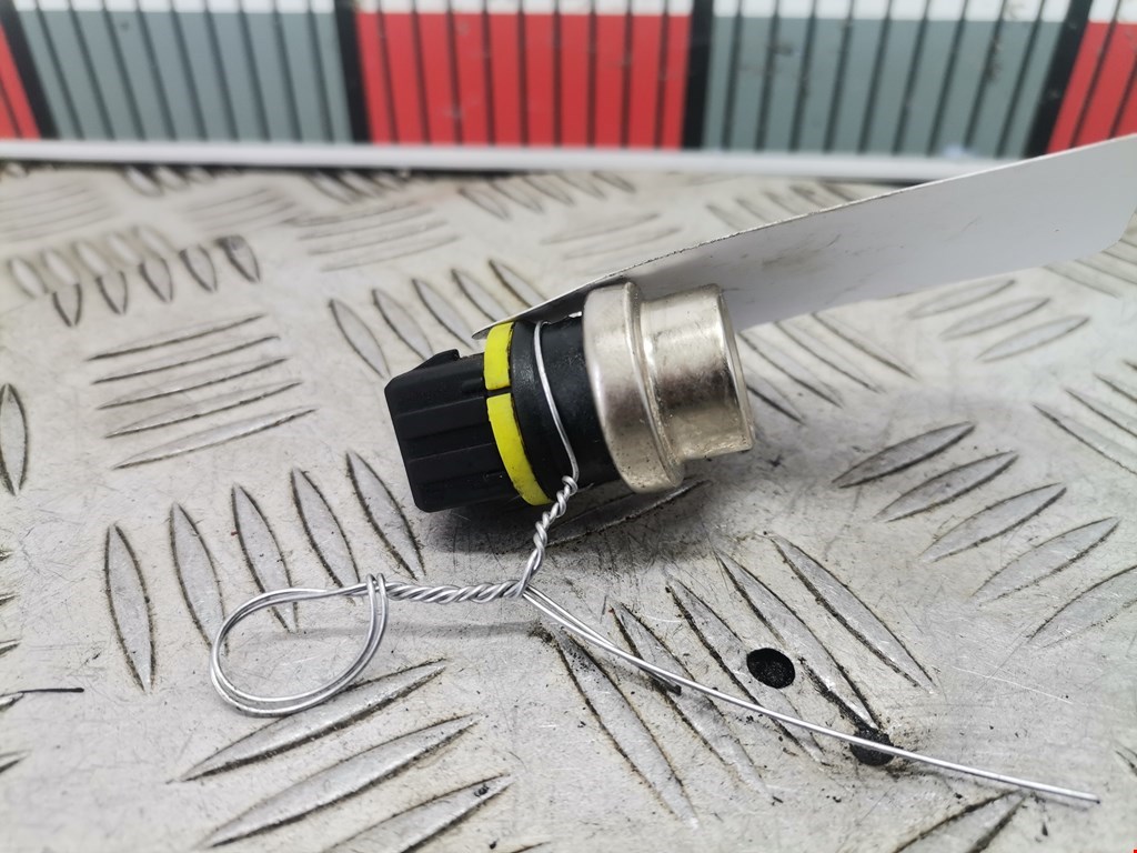 Датчик температуры (охлаждающей жидкости) VOLKSWAGEN Polo III 1994-2001