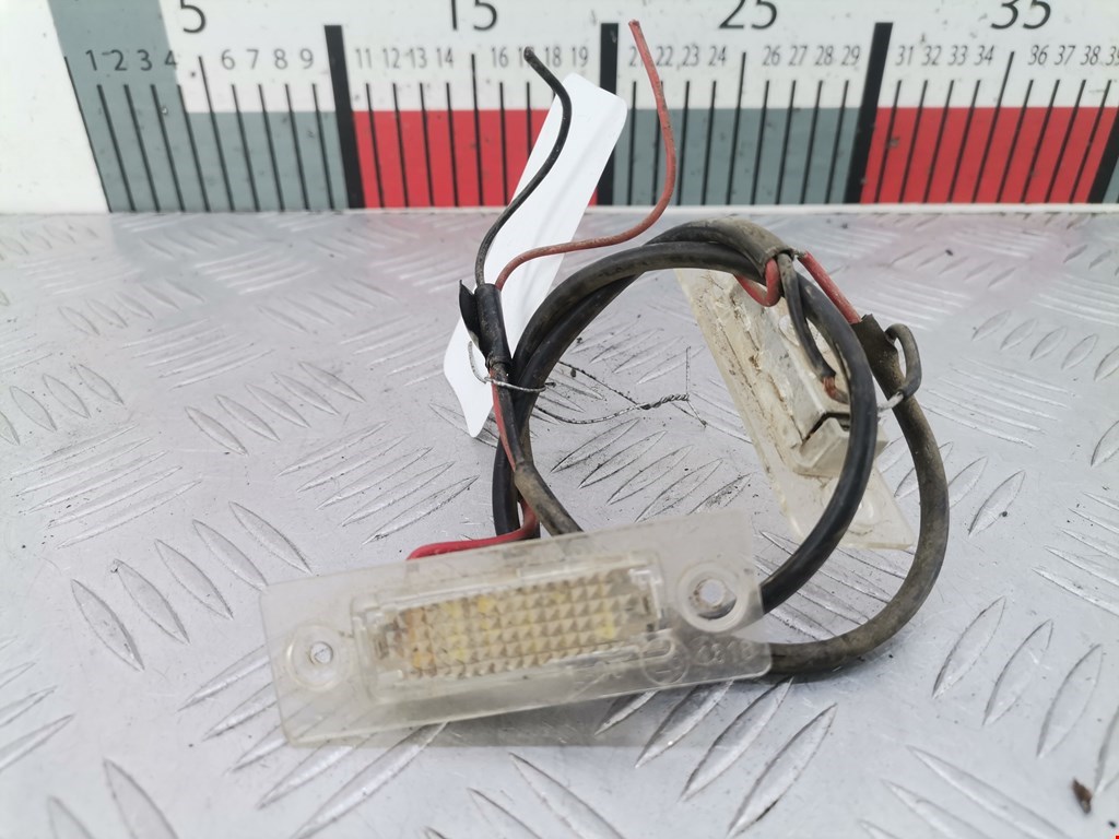 Фонарь подсветки номера VOLKSWAGEN Tiguan 2007-2016