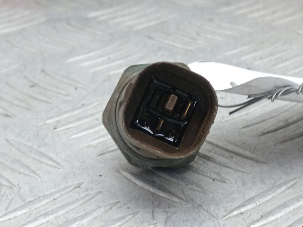 Датчик температуры (охлаждающей жидкости) VOLKSWAGEN Golf III 1991-1997