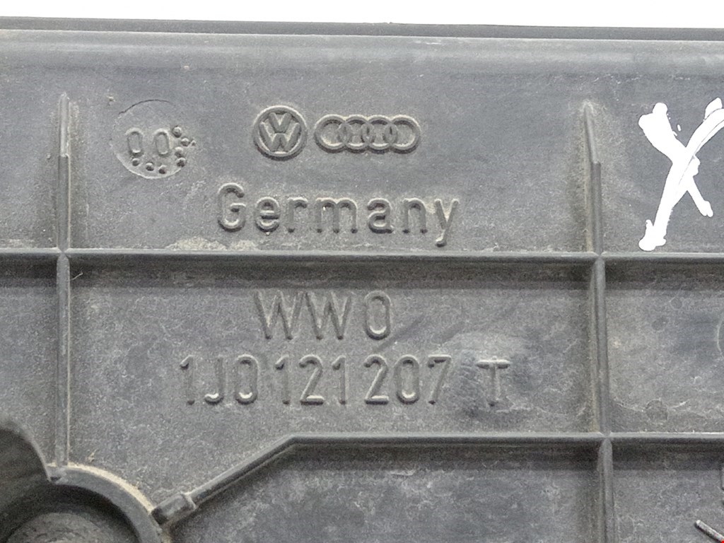 Диффузор (кожух) вентилятора VOLKSWAGEN Golf IV 1997-2003