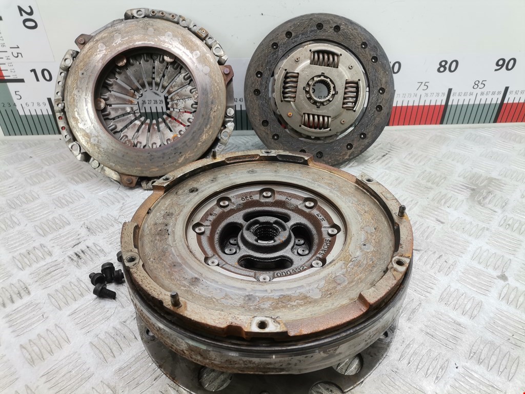 Маховик (демпфер сцепления) AUDI A4 B8 2007-2015