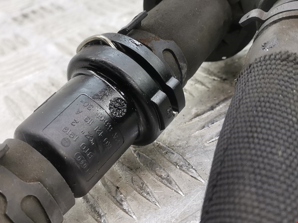 Патрубок AUDI A4 B8 2007-2015