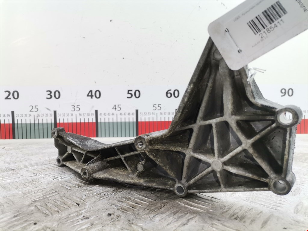 Кронштейн (крепление) радиатора AUDI A4 B8 2007-2015